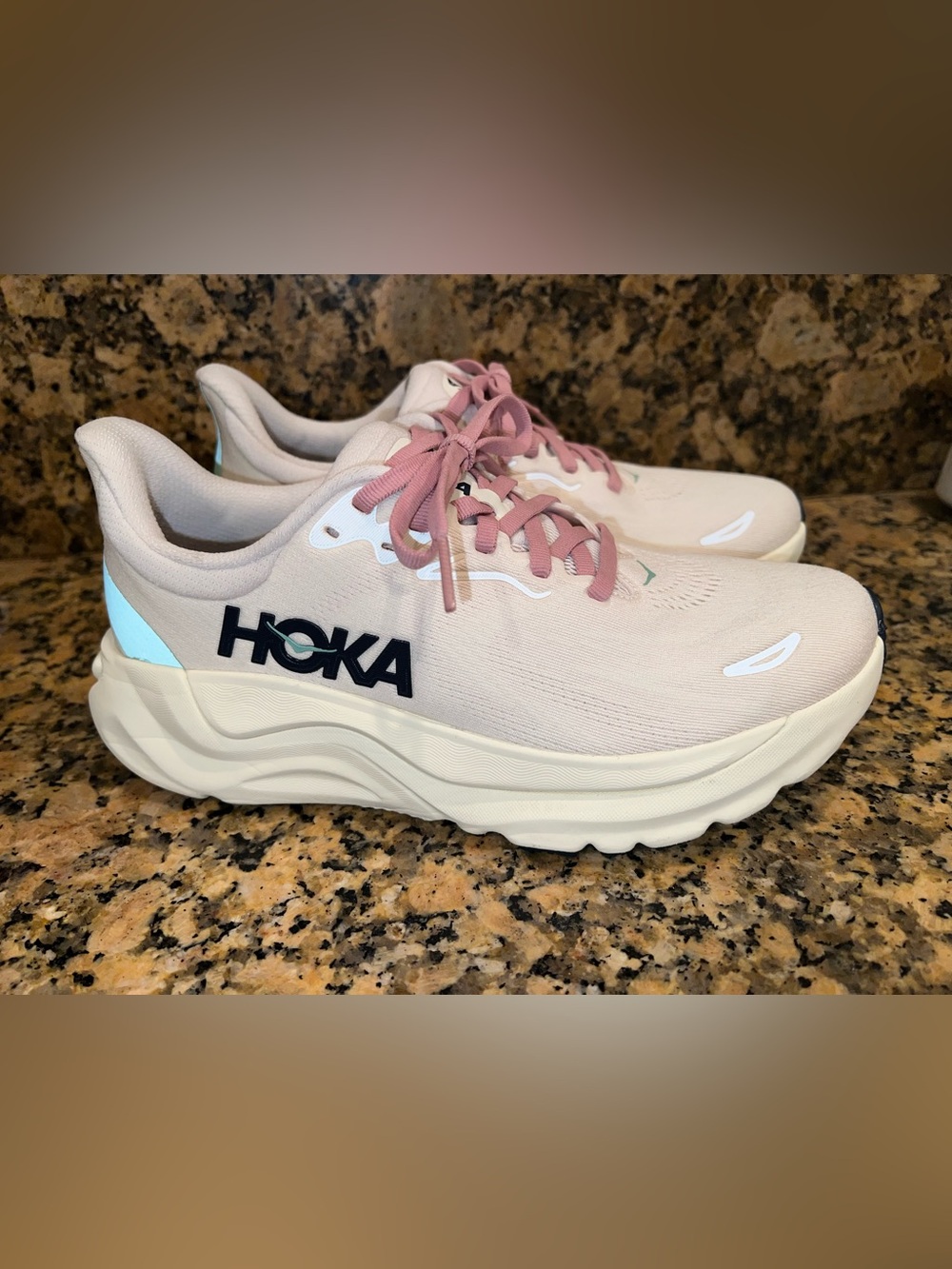 Hoka Arahi 8 Women's Running Shoes — Pale Pink with Mint & Dark Logo - Picture 6 of 11